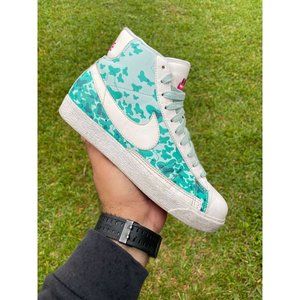 6Y/Women 7.5 Butterflies Teal/White Leather Snea…